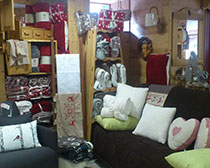 Meuble en pin Bordeaux